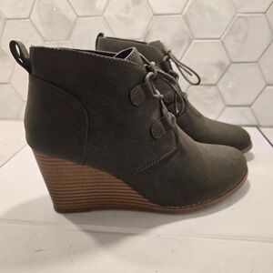 Nautica Women’s Wedge Ankle Boots Size 8 – Olive Green Lace-Up – 3.2” Heel